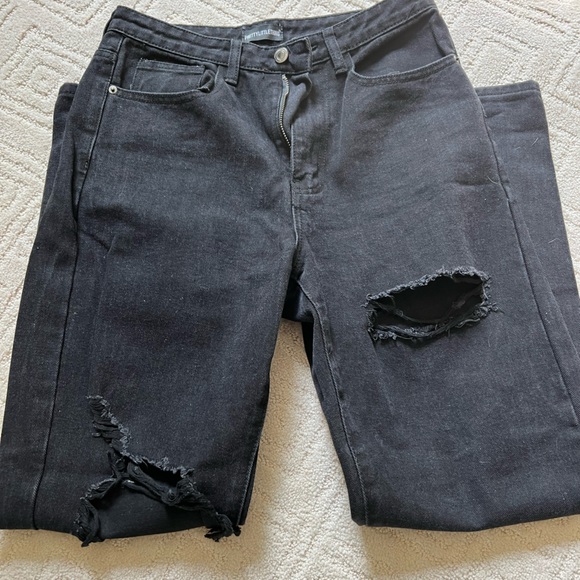Pretty Little Thing Mom Jeans - Picture 2 of 4